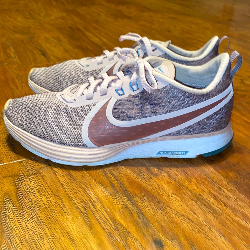 NIKE ZOOM STRIKE